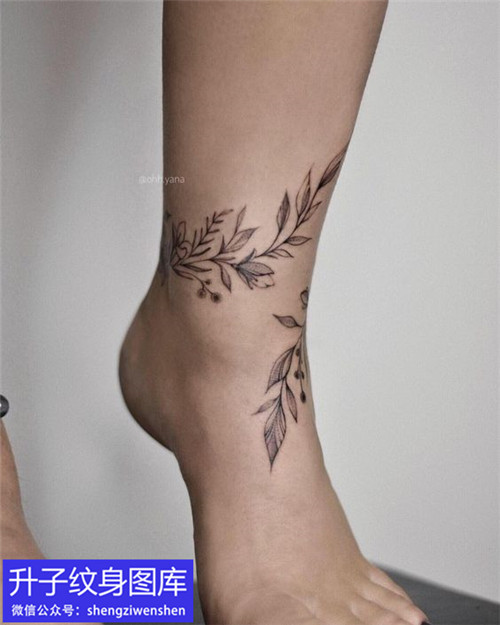 脚环花卉纹身图案