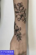 <b>重庆手臂植物花藤臂环纹身图案</b>