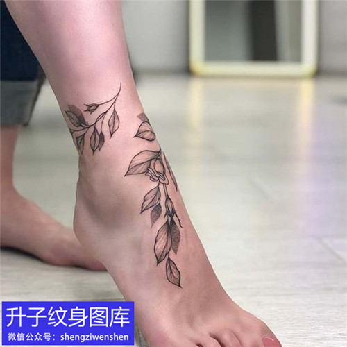 植物花藤脚环纹身图案