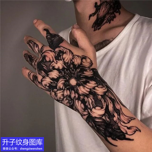 手背暗黑菊花纹身图案