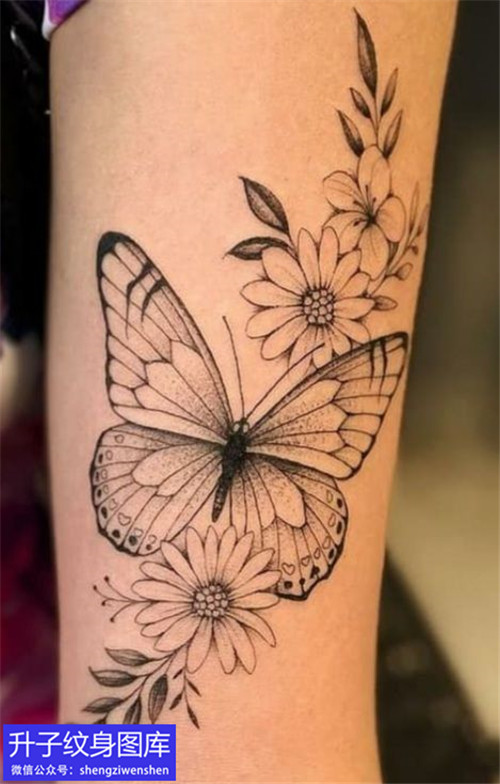 手臂素花与蝴蝶纹身图案