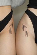 性感的大腿侧部植物树叶纹身情侣款