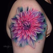 大臂外侧彩色写实菊花纹身图案
