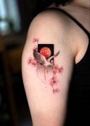手臂仙鹤樱花纹身图案