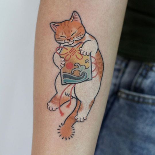 手臂内侧彩色老传统猫咪纹身