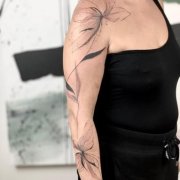 手臂个性植物花卉纹身