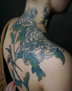 肩膀植物菊花纹身